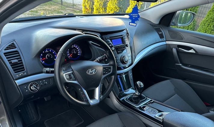 Hyundai i40 cena 38700 przebieg: 145300, rok produkcji 2014 z Swarzędz małe 301